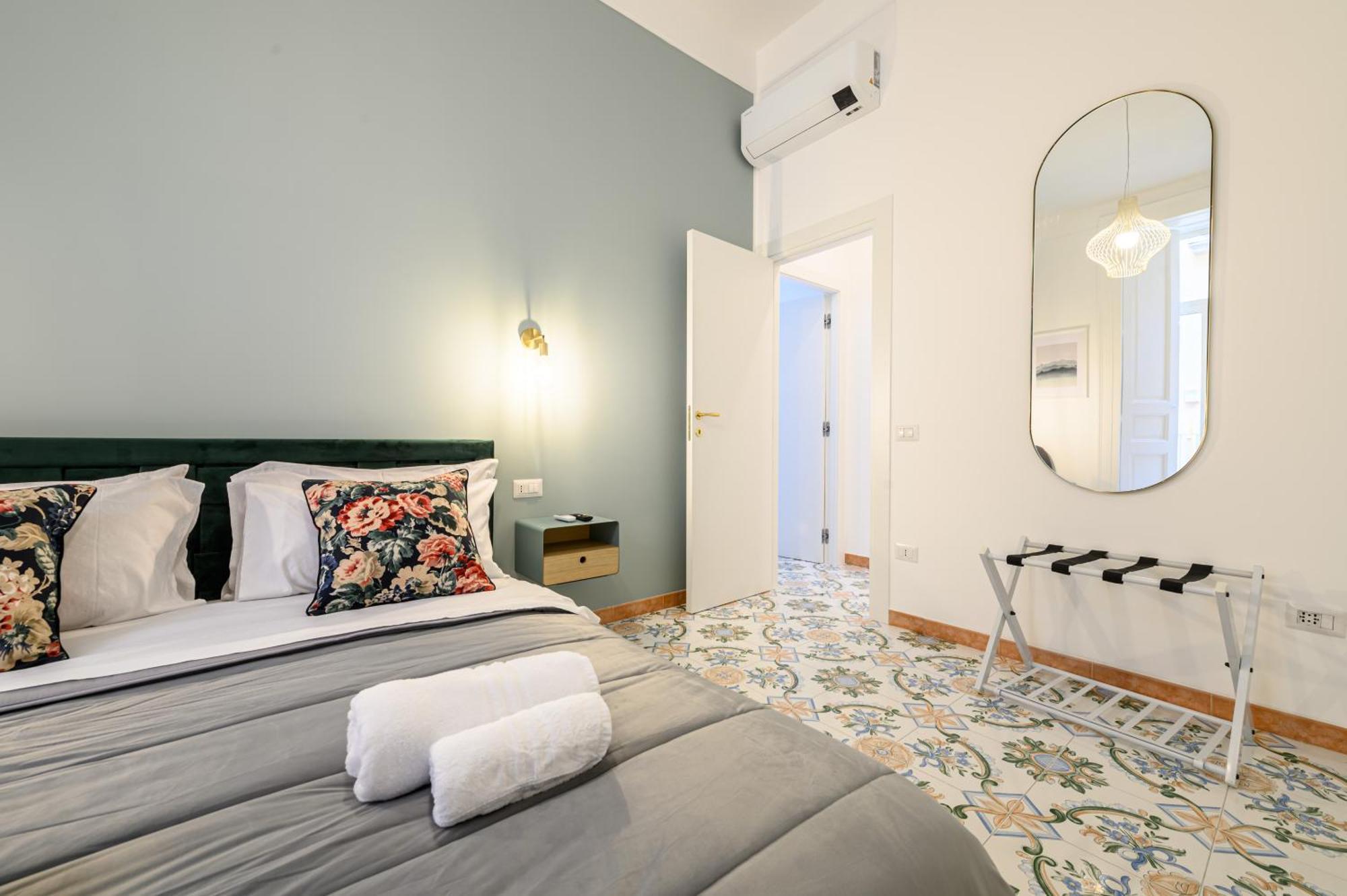 Guest House 121 Charming Apartment Nápoly Kültér fotó